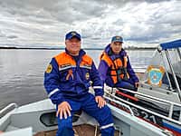 Спасатели, инспекторы ГИМС, полиция, сотрудники рыбнадзора и продолжают патрулирование реки Волга (фото №14).