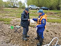 Спасатели, инспекторы ГИМС, полиция, сотрудники рыбнадзора и продолжают патрулирование реки Волга (фото №5).