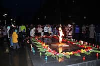 К акции «Зажги свечу памяти» присоединились накануне жители и гости города Канаша (фото №7).